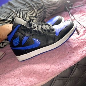 AIR JORDAN 1 MID “royal toe”